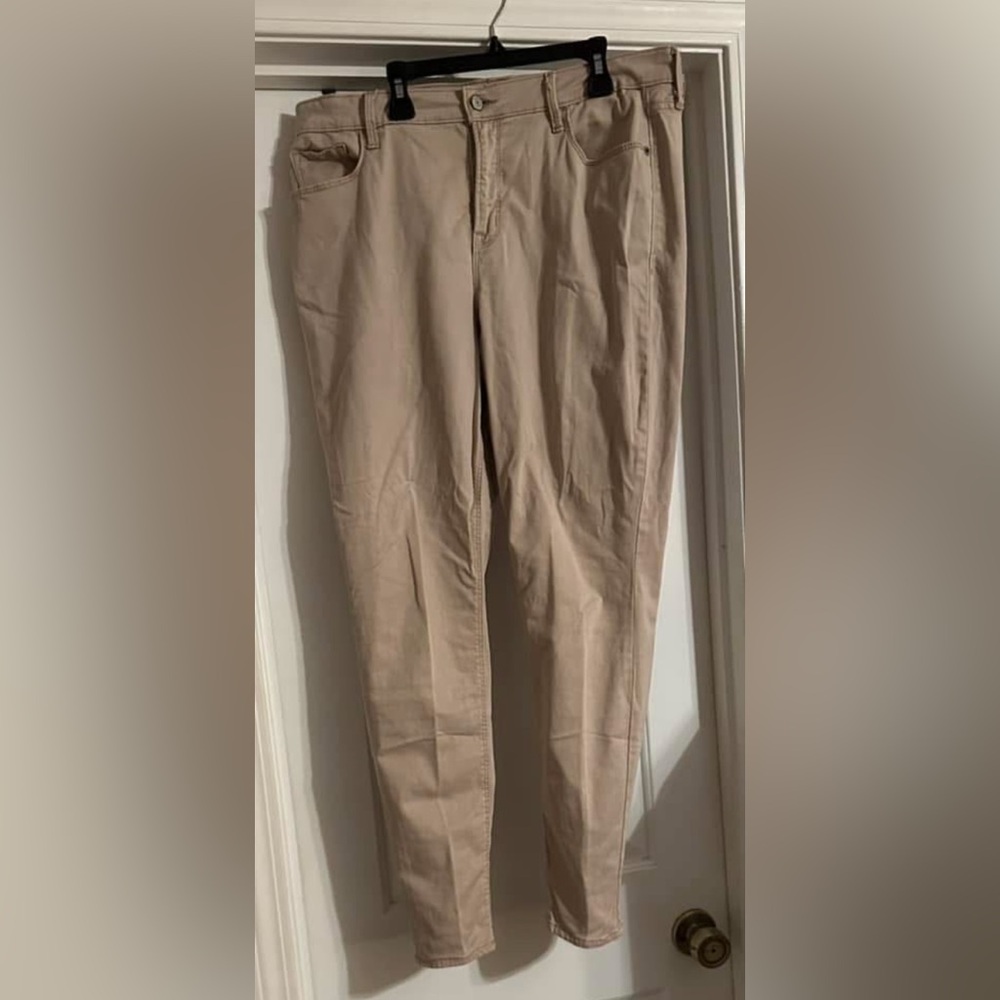 2 Pairs Neutral Old Navy Brown Capri & Khaki Rockstar Pants - Size 14 - Picture 2 of 2